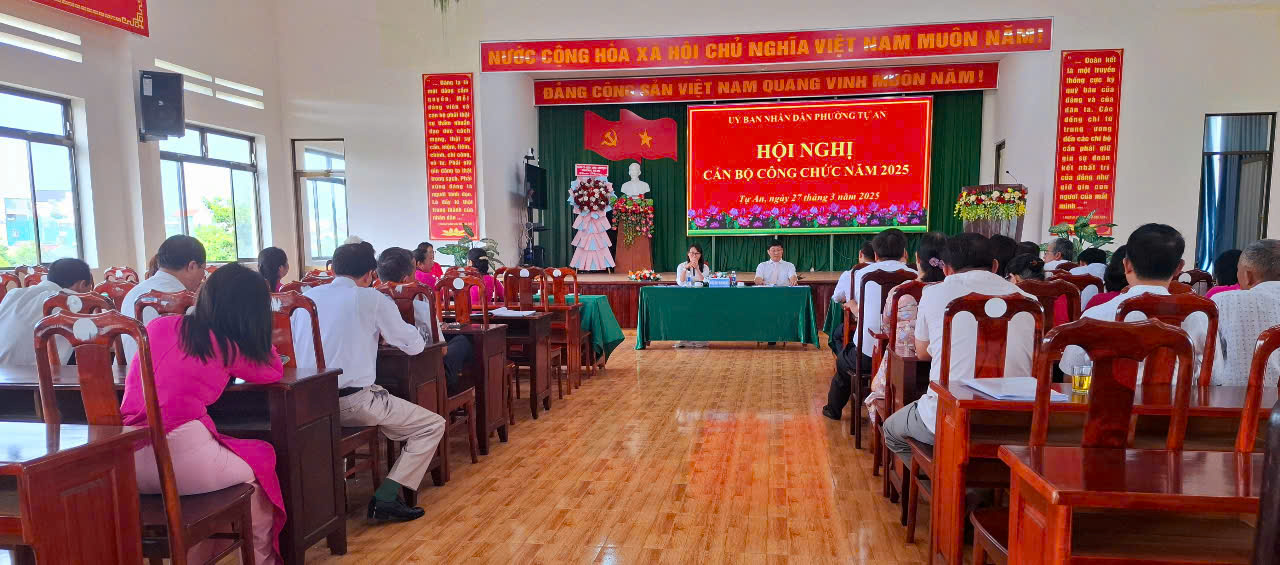 Hội nghị cán bộ công chức năm 2025